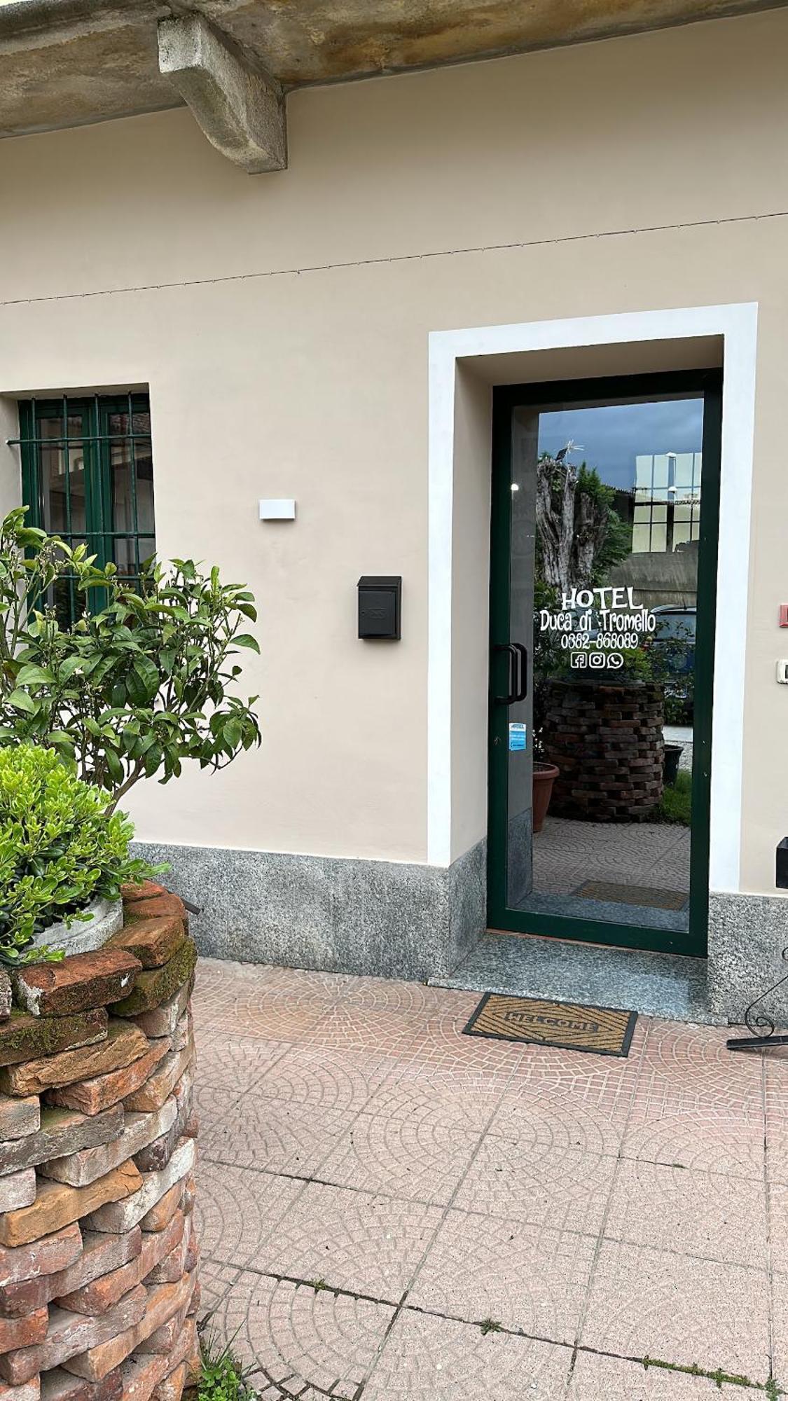 Hotel Duca Di Tromello Kültér fotó